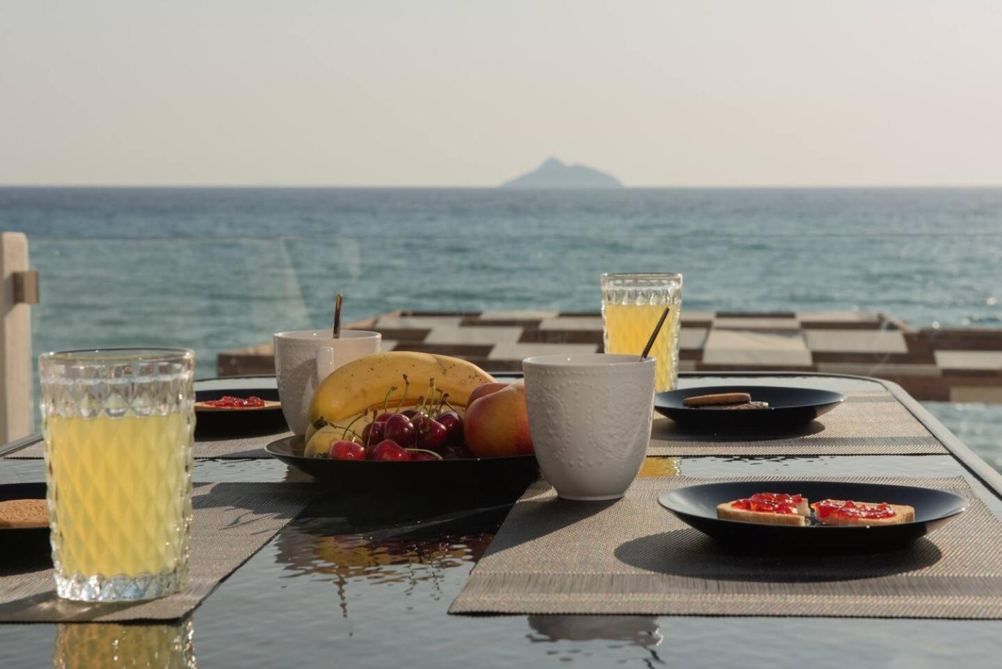 Stella & Eleni Suite With Shared Pool & Open View カラマキ エクステリア 写真