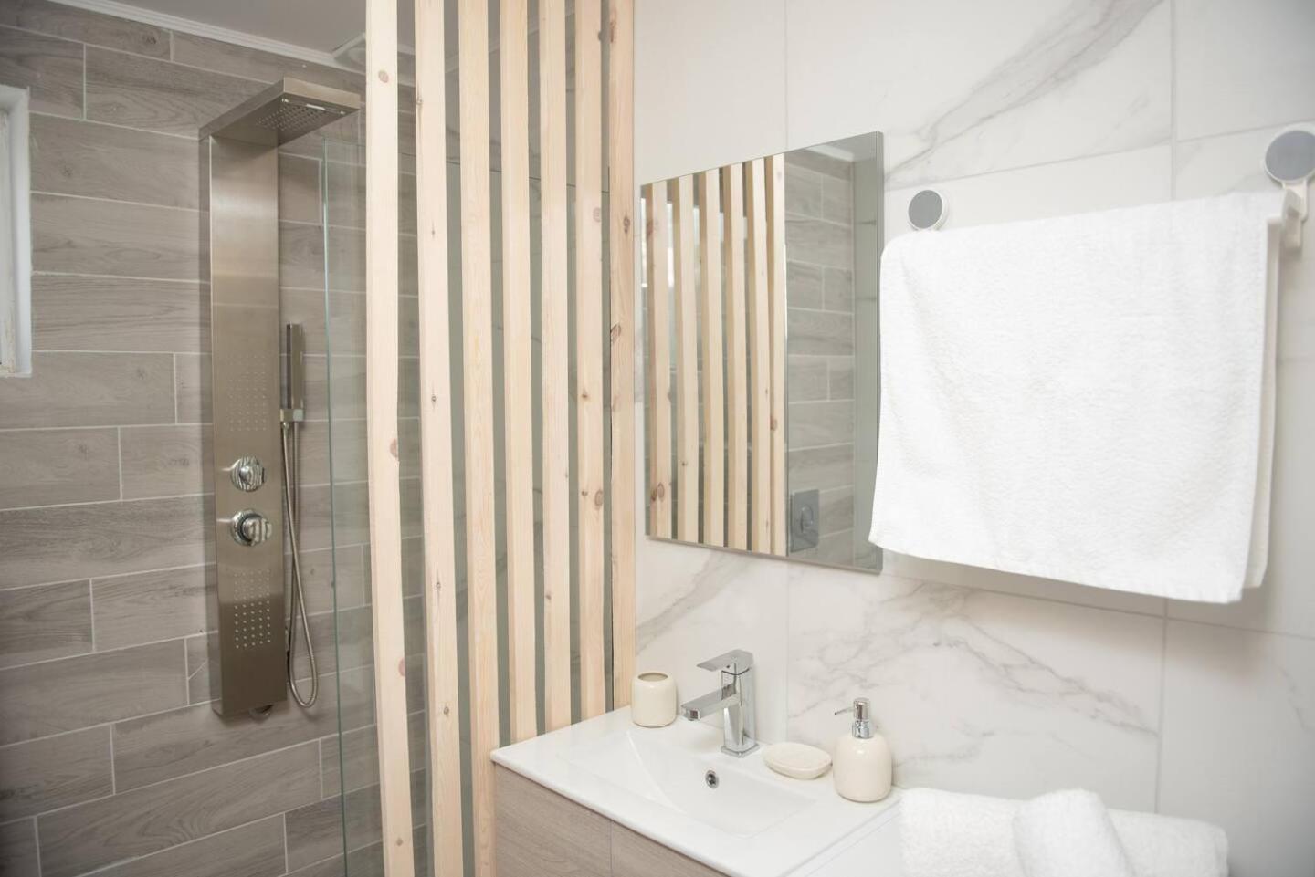 Stella & Eleni Suite With Shared Pool & Open View カラマキ エクステリア 写真