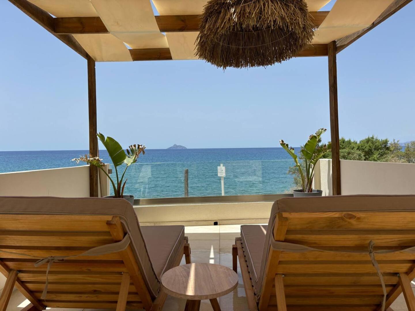 Stella & Eleni Suite With Shared Pool & Open View カラマキ エクステリア 写真