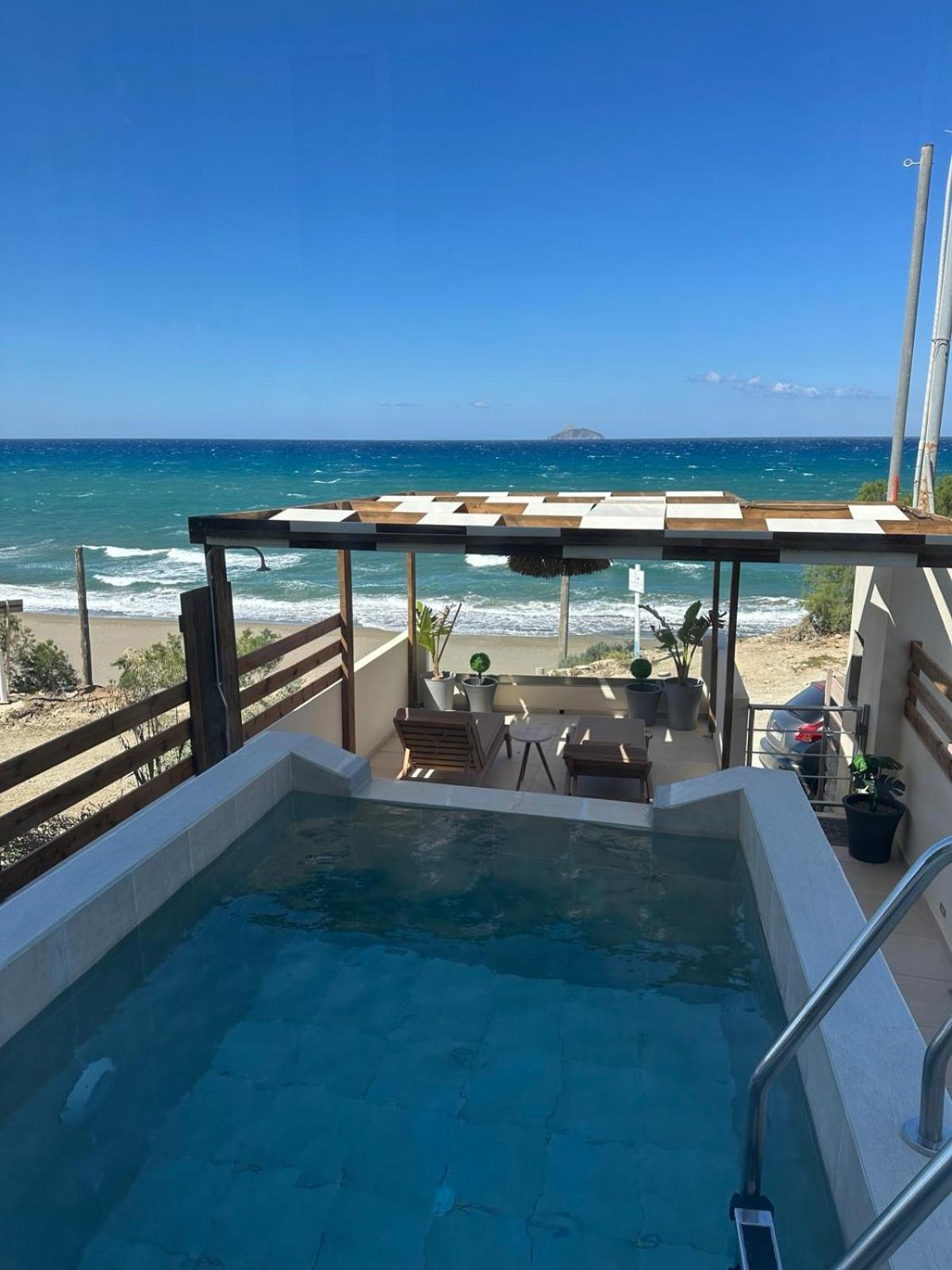 Stella & Eleni Suite With Shared Pool & Open View カラマキ エクステリア 写真