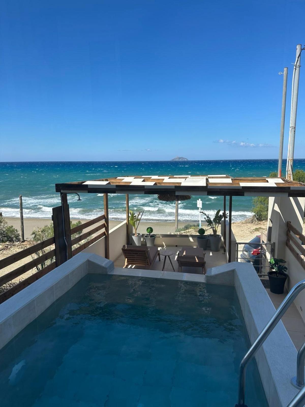 Stella & Eleni Suite With Shared Pool & Open View カラマキ エクステリア 写真