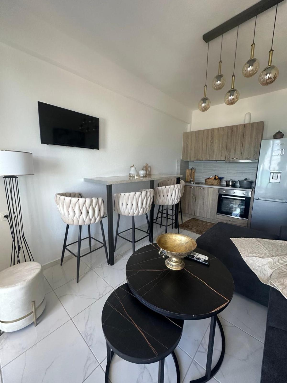 Stella & Eleni Suite With Shared Pool & Open View カラマキ エクステリア 写真