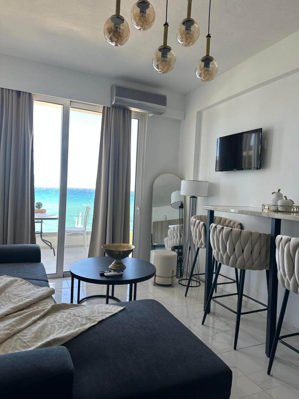 Stella & Eleni Suite With Shared Pool & Open View カラマキ エクステリア 写真